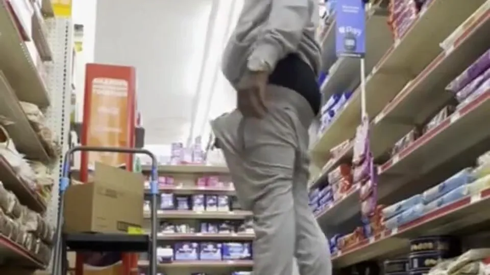 Risky store wank - ThisVid.com