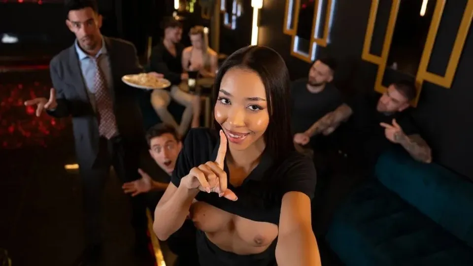 Lia Lin's Waiter Fantasy