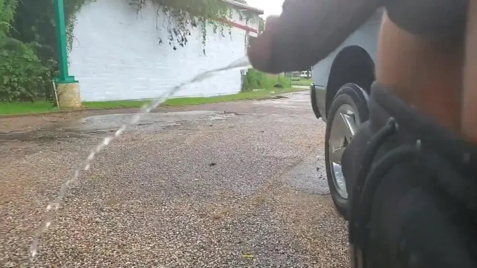 Roadside piss - video 4 - ThisVid.com