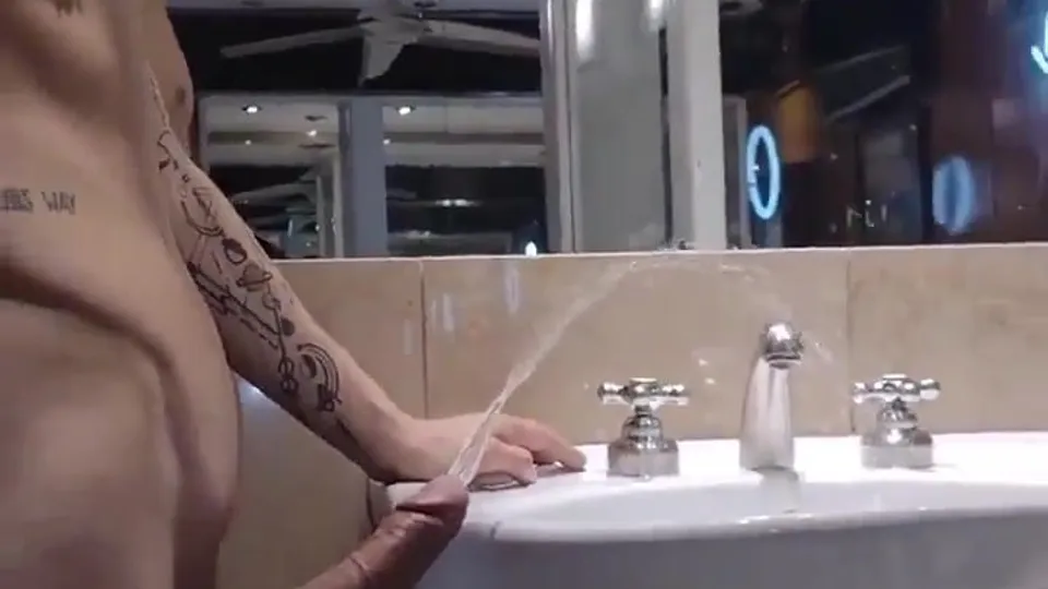 Rock hard piss - ThisVid.com