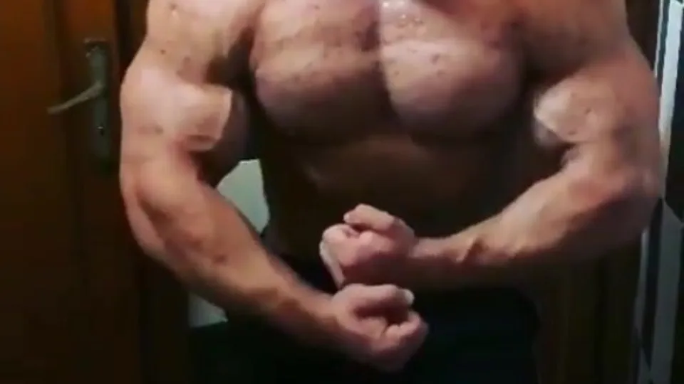 Roided Musclebull Kevin R - ThisVid.com