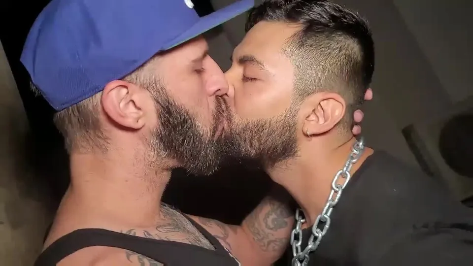 Romeo Davis Fisting & fucking in Rooftop.mp4