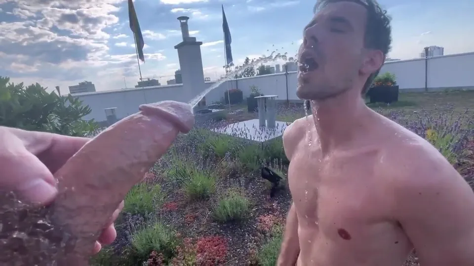 Rooftop piss - second version - ThisVid.com