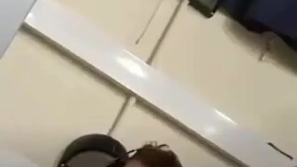 Roommate revealing his bulge - ThisVid.com