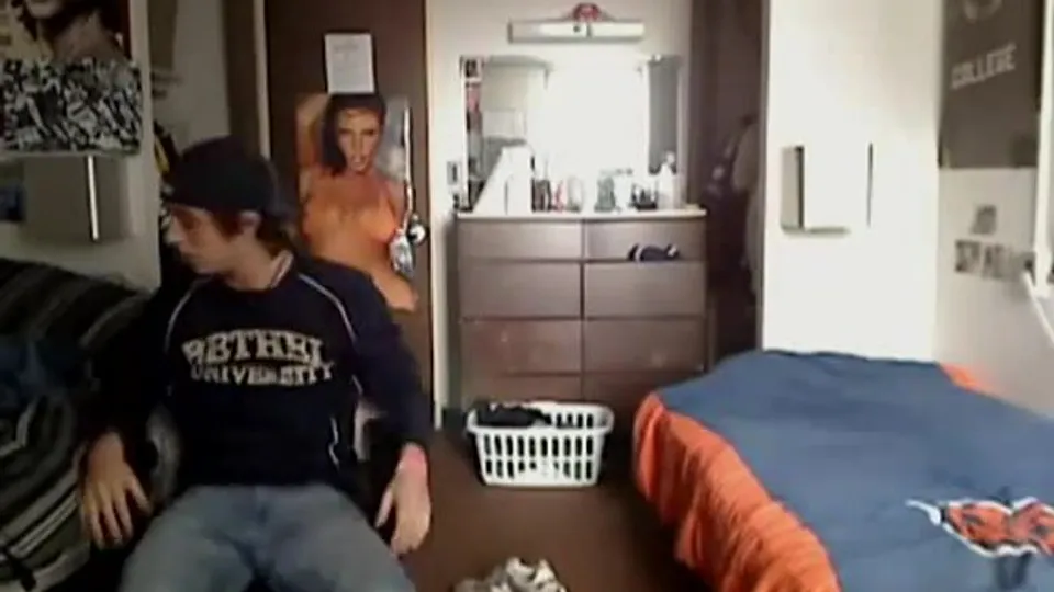 Roommate - video 3 - ThisVid.com