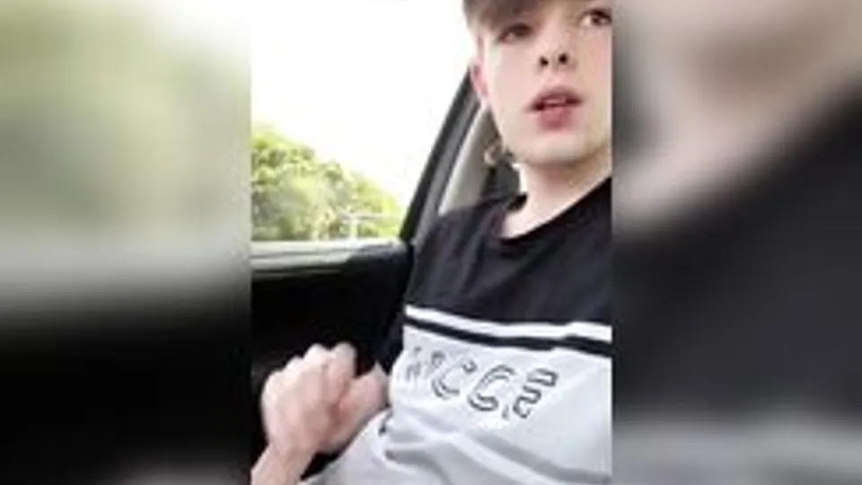 Twink Masturbates in Car
