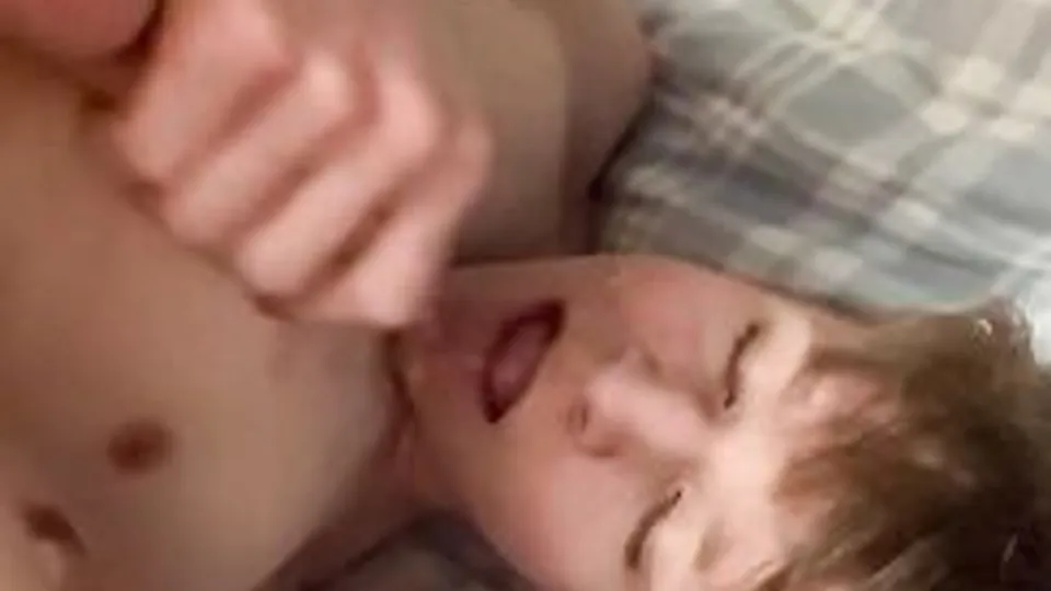 Spettacolo privato in cam di Aiden, il twink