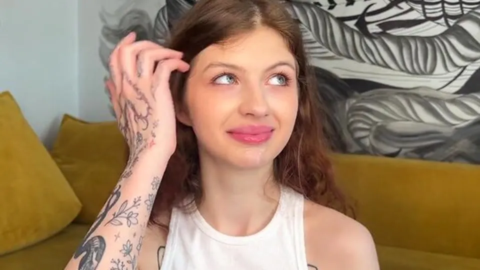 Russian bitch did not have to persuade hot sex