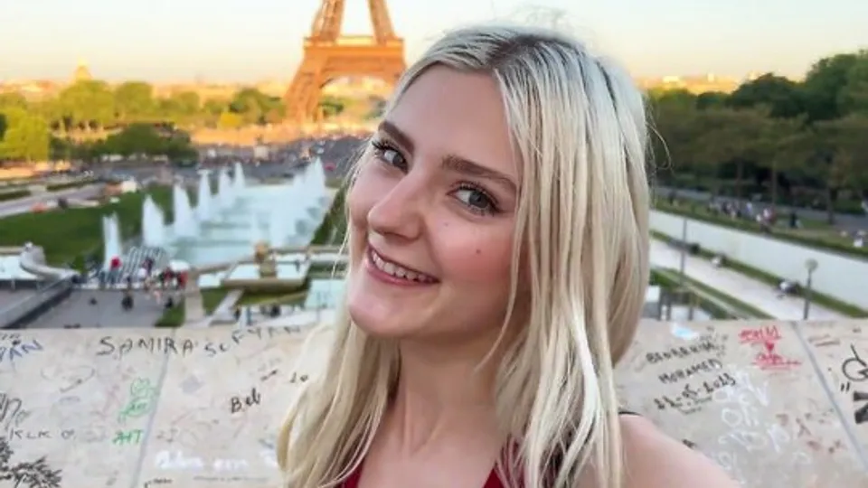 Russian blonde has romantic sex with a guy