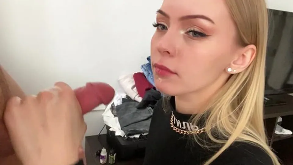 Russian chick pampers a guy with a blowjob before work