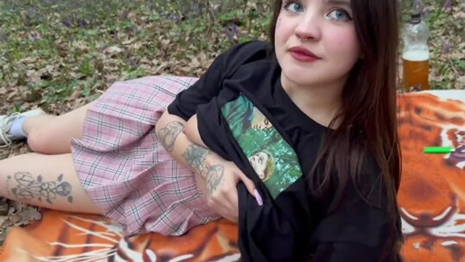Russian slut is ready to have fun with a guy outdoors 
