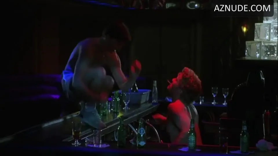 Ryan Phillippe, Breckin Meyer Shirtless Scene in 54