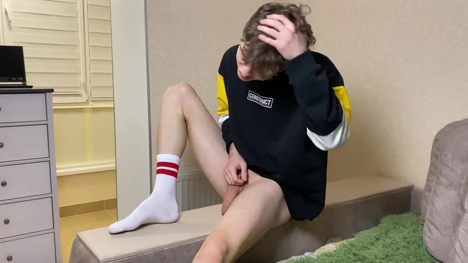 S06A05 - Cute young twink jerking his monster dick before go to bed