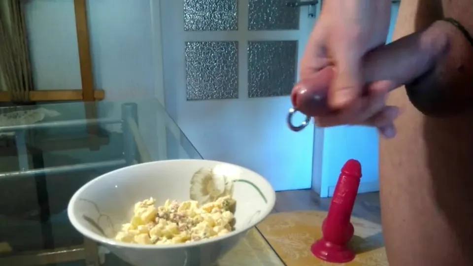 S12A03 - Eating my cum
