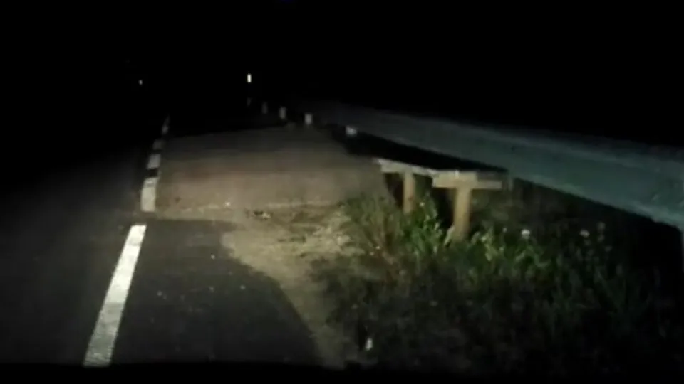 S12A06 - Jerk off at road 1