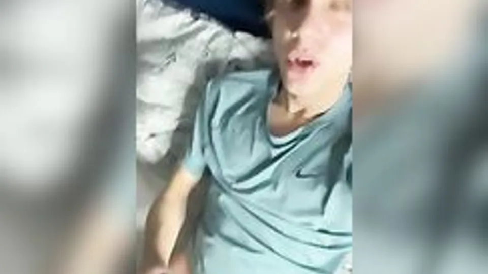 Błonducha Twink moce w webcam masturbacji
