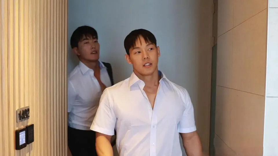 Saeroi & Dowon: Office Encounter