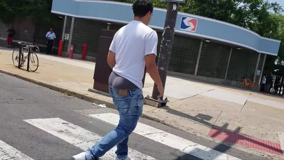 Public Sagging Display