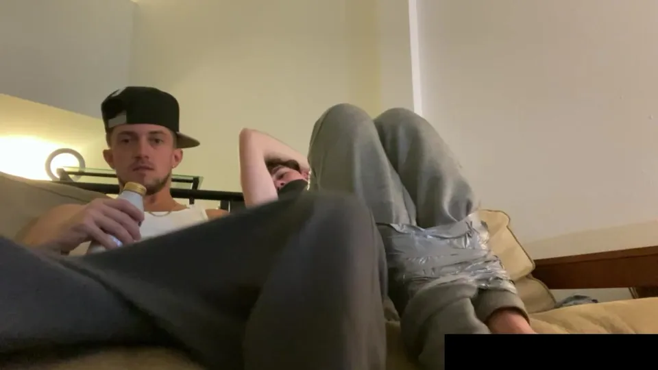 Sagger Twink dominated by alpha skater boy - ThisVid.com