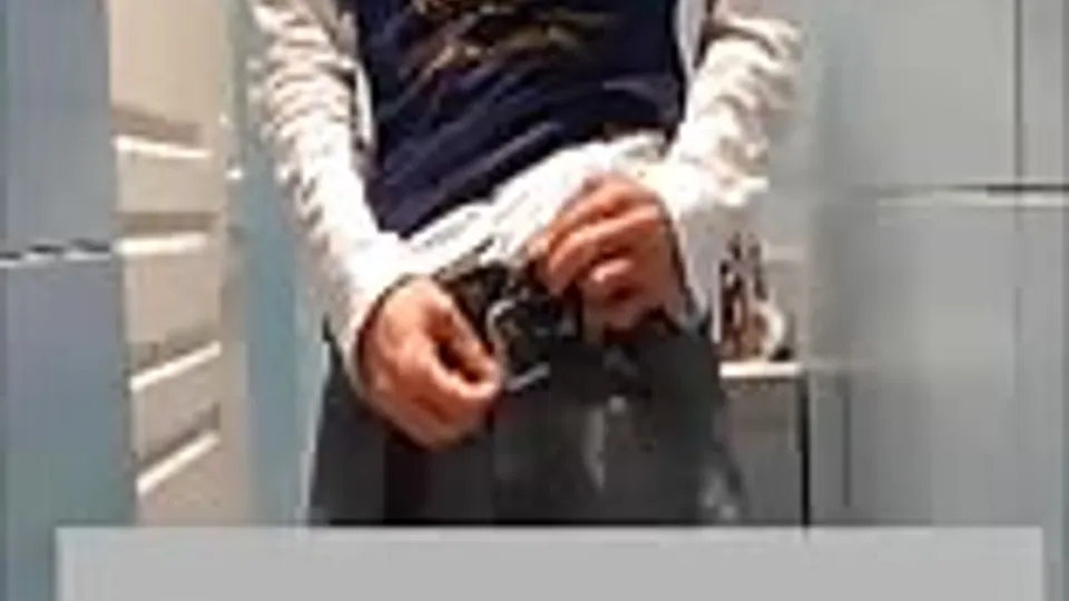 Sagger wanks twice