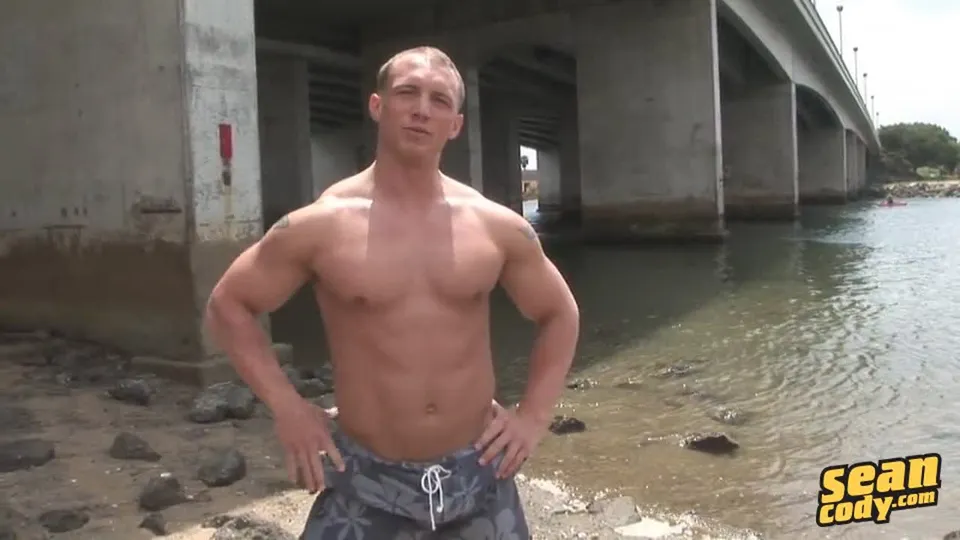 لقاء حميمي بين جون ماغنوم وجوي