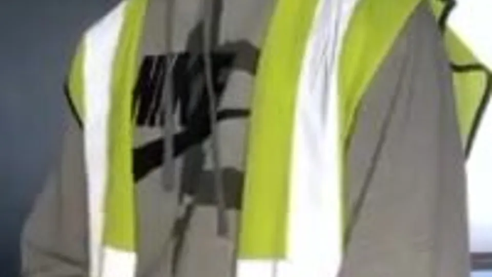 Scally builder lad wanks in hi viz - ThisVid.com