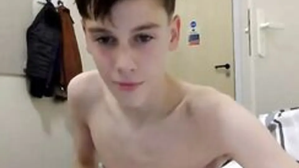 Scottish Ray18 Masturbates in His Room