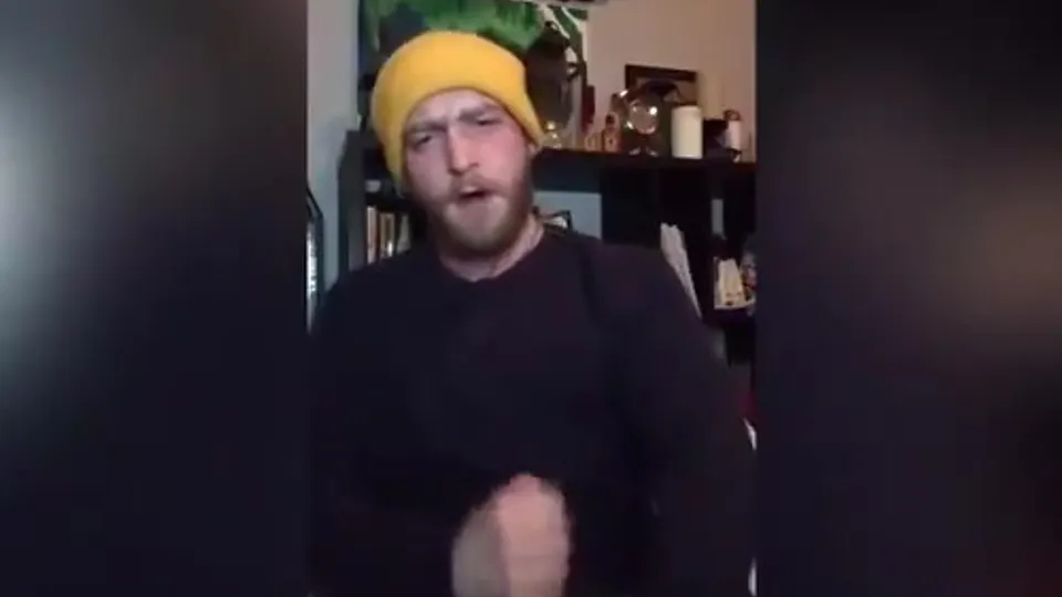 Scruffy bearded bro shoots a big load on his sweatshirt - ThisVid.com