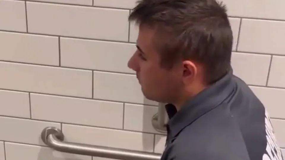 Security guard caught jacking pt3 - ThisVid.com