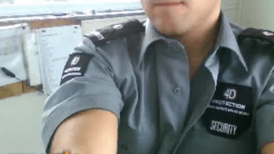 Security guy on the job wank - ThisVid.com