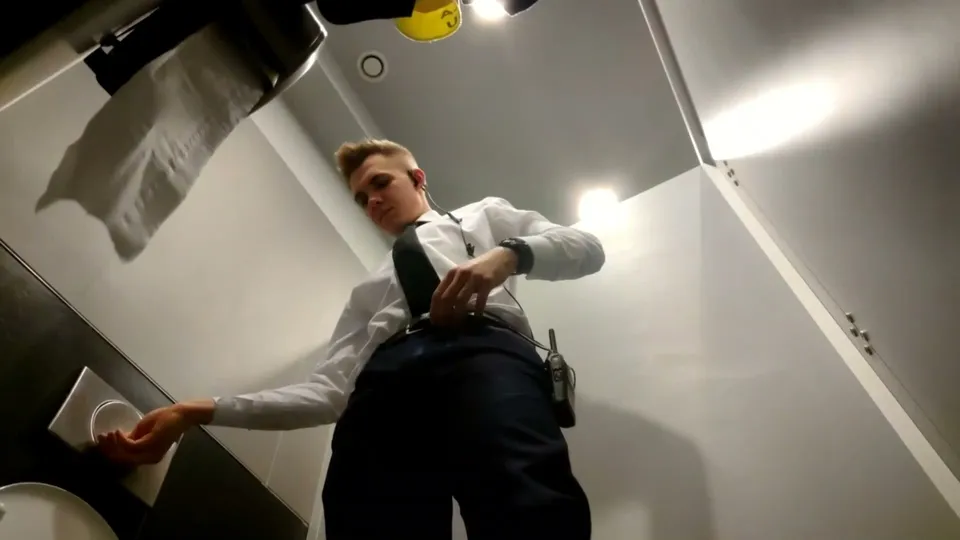 Security man caught cum in public toilet - ThisVid.com