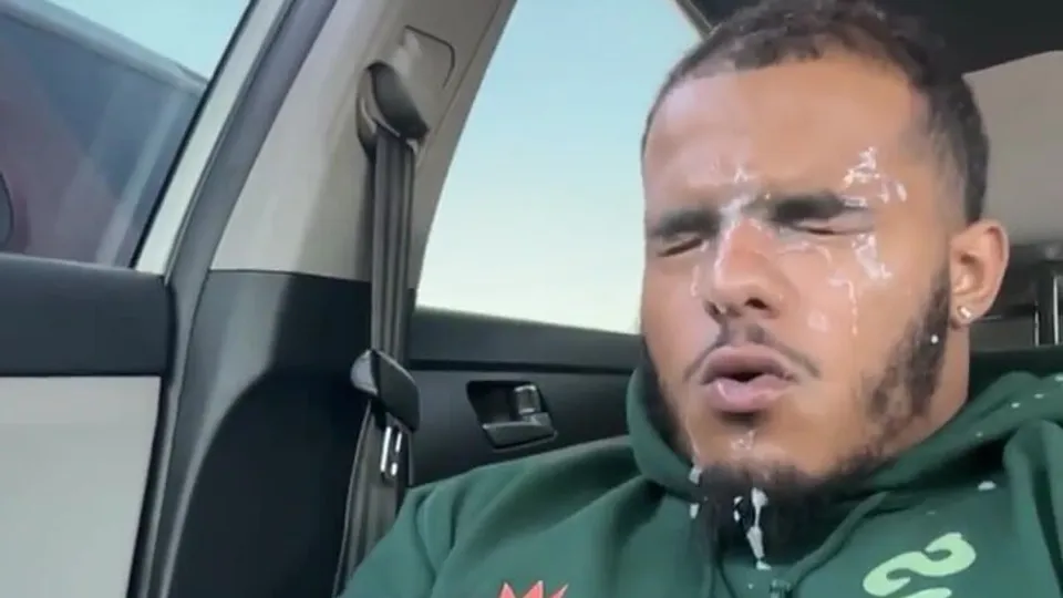 Self facial - ThisVid.com