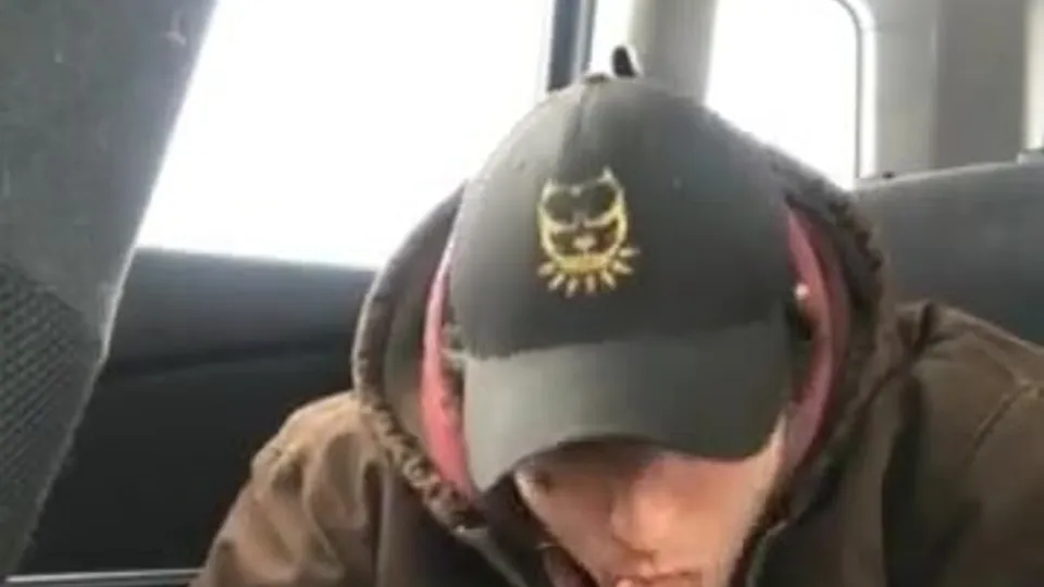 Self suck and swallow in car - ThisVid.com