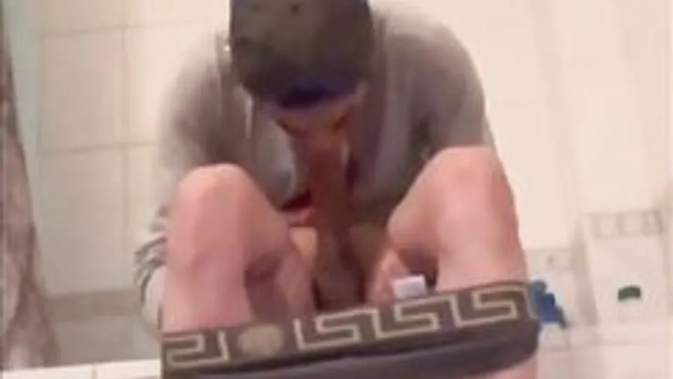 SELF SUCKING AND JERKING TWINK