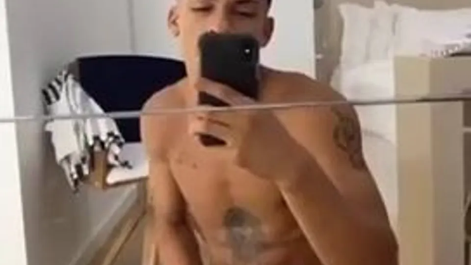 Selfie Leaving a load on the floor