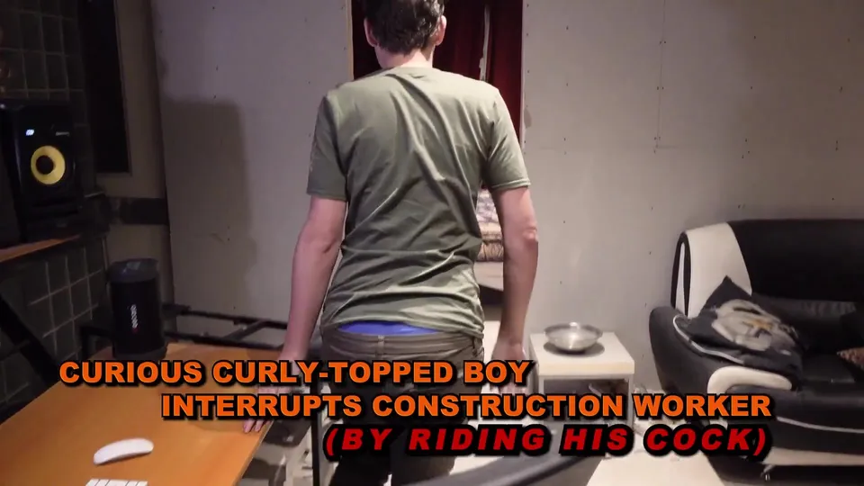 Cute Twink Seduced by Muscular Builder