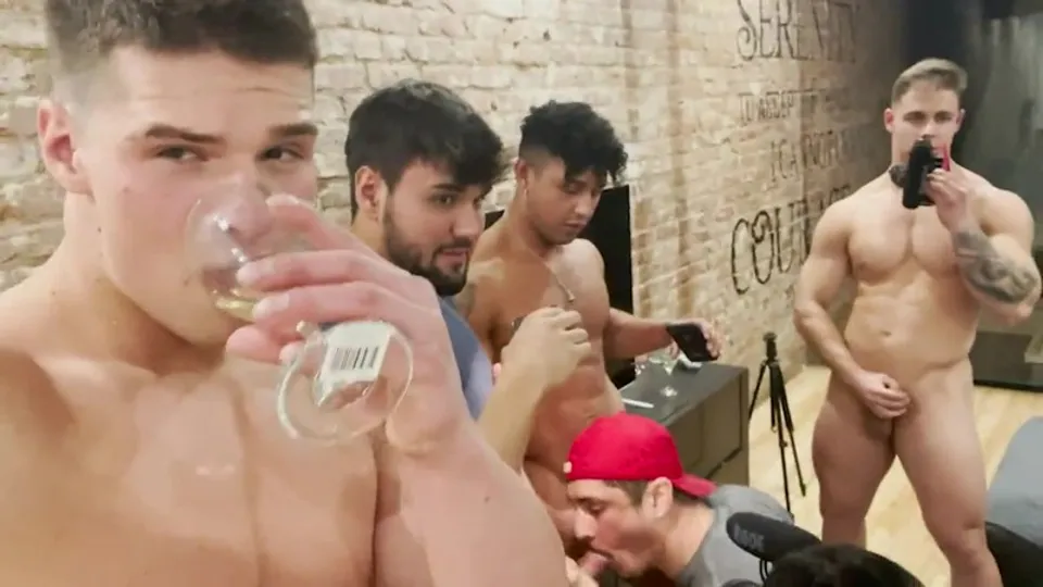 Servicing a group of guys dicks – Malik Delgaty – Matt Luscious (CreamyGorilla) – Kenzo Alvarez – CreamyRowan