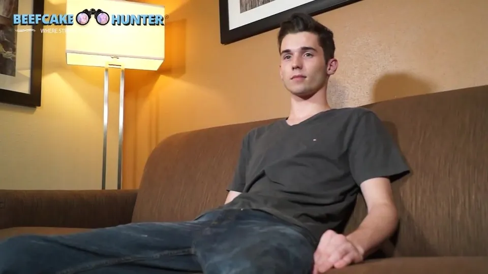 SERVICING SEXY SLIM YOUNG DUDE BRANDON