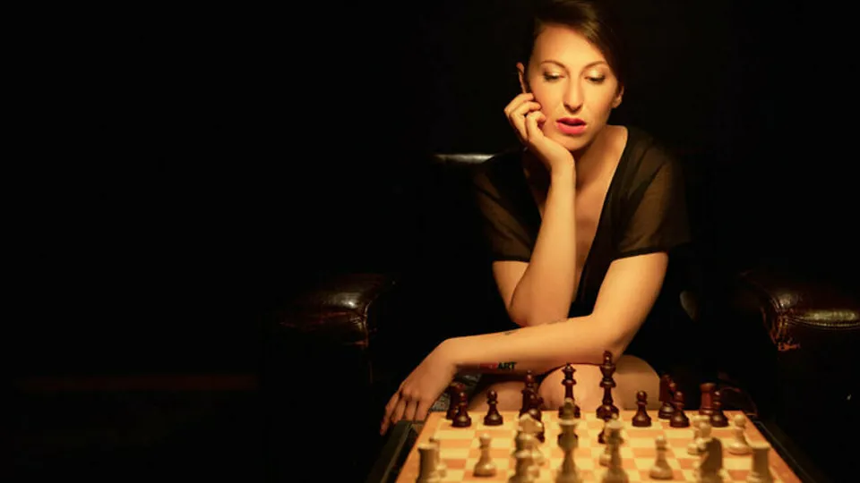 SexArt - Angelo GodshackEmylia Argan - Checkmate (2020) 