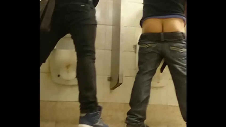 sexo gay the in 2 toilet