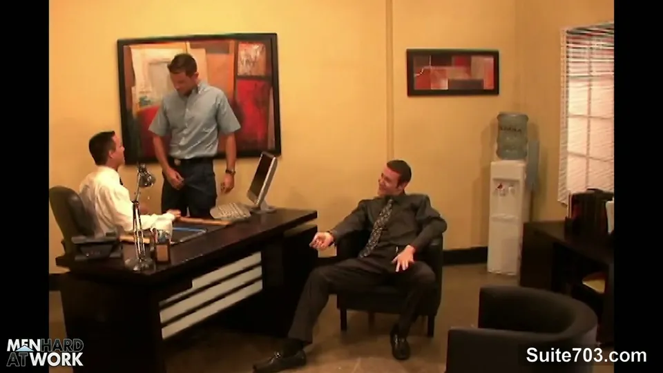 Sexual gays fucking in 3some at work
