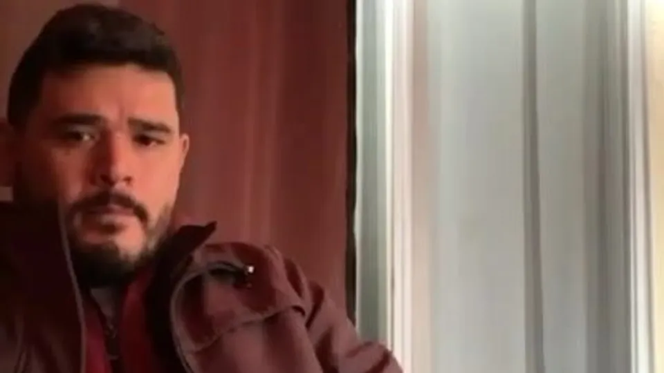Sexy bearded guy jerking off - ThisVid.com