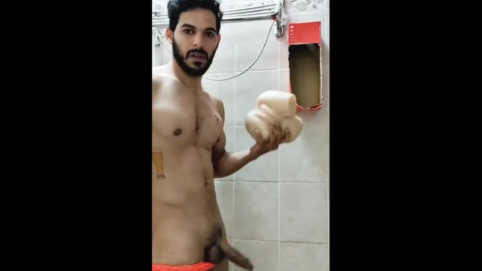 Sexy bearded hunk pounding a rubber toy - ThisVid.com