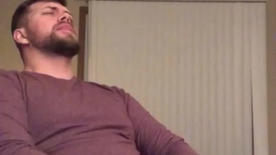 Sexy Bearded Man Cums - ThisVid.com