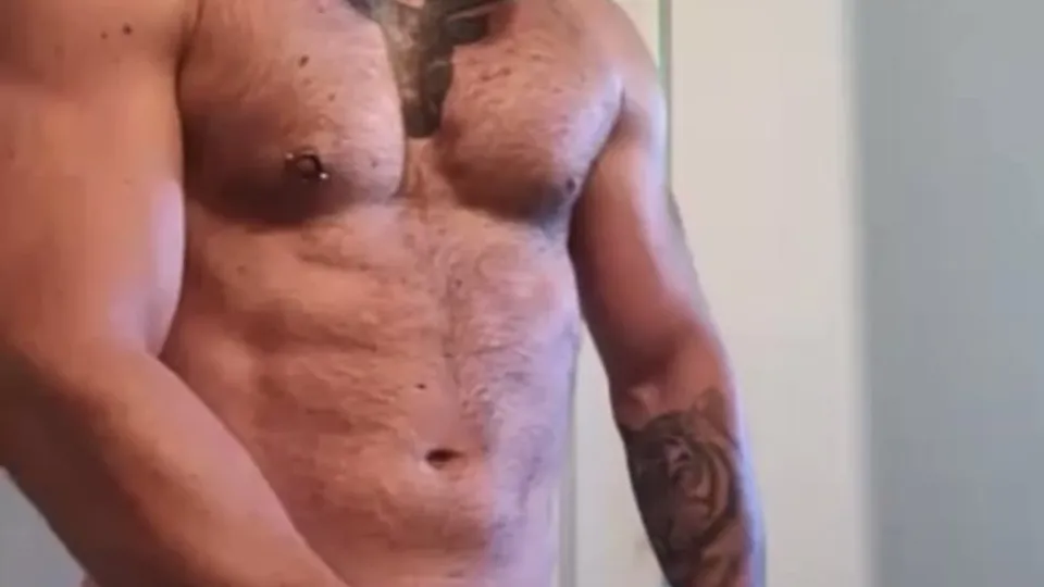 SEXY BEARDED MUSCLE ALPHA WANKS HIS BIG COCK AND CUMS - ThisVid.com