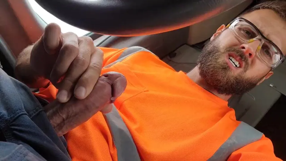 Sexy bearded tradie jerks off & cums in his work truck - ThisVid.com