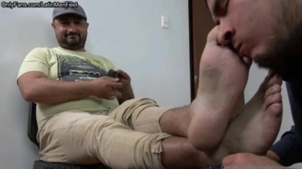 sexy big guy feet  — PornOne ex vPorn