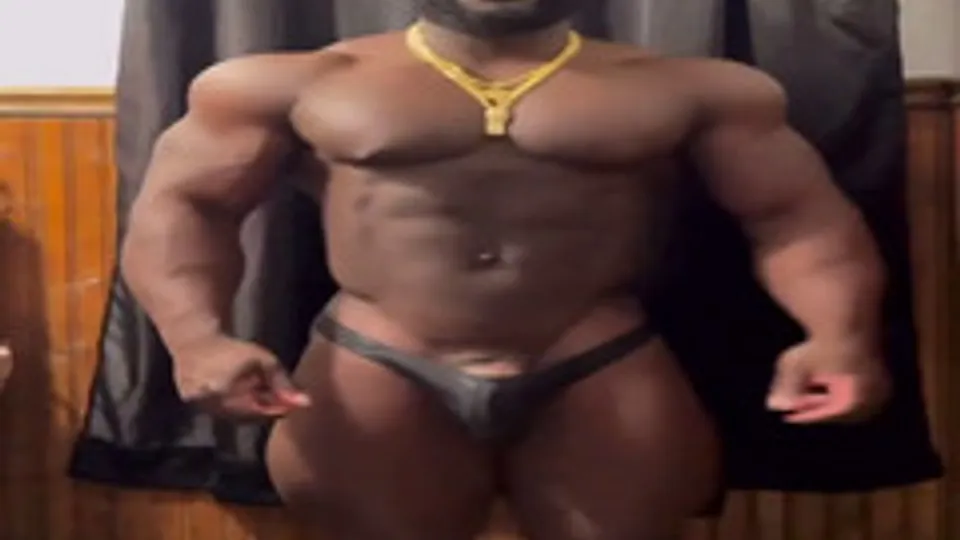 Sexy black bodybuilder with a big bulge posing - ThisVid.com