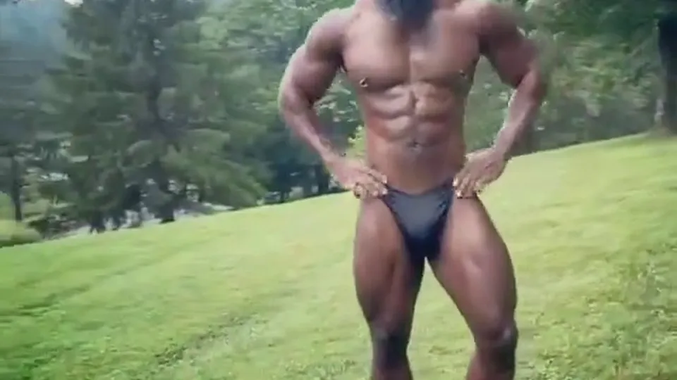 SEXY BLACK MUSCLE DADDY POSING - BEAUTIFUL BODY - ThisVid.com 中文