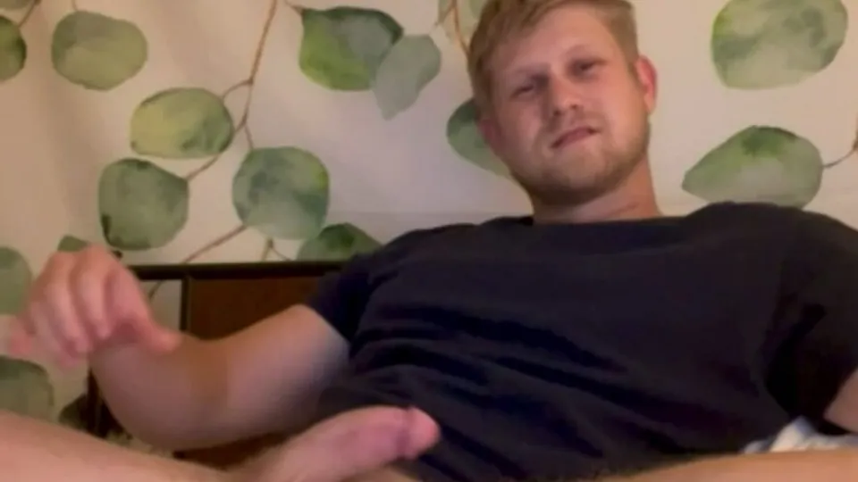 SEXY BLONDE STR8 GUY WANKS AND SPRAYS LOADS OF CUM - video 3 - ThisVid.com